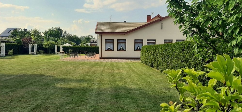 Budynek i ogród Sali Ambasador
